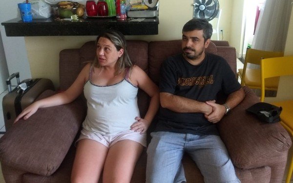 casal pirâmide bitcoin criptomoedas goiania