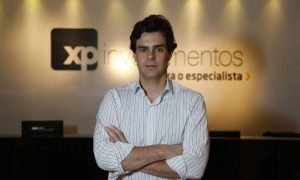Xp-investimentos-itau-benchimol-coletes-doação-ong-migrar-ted-contas-briga-guerra-ações