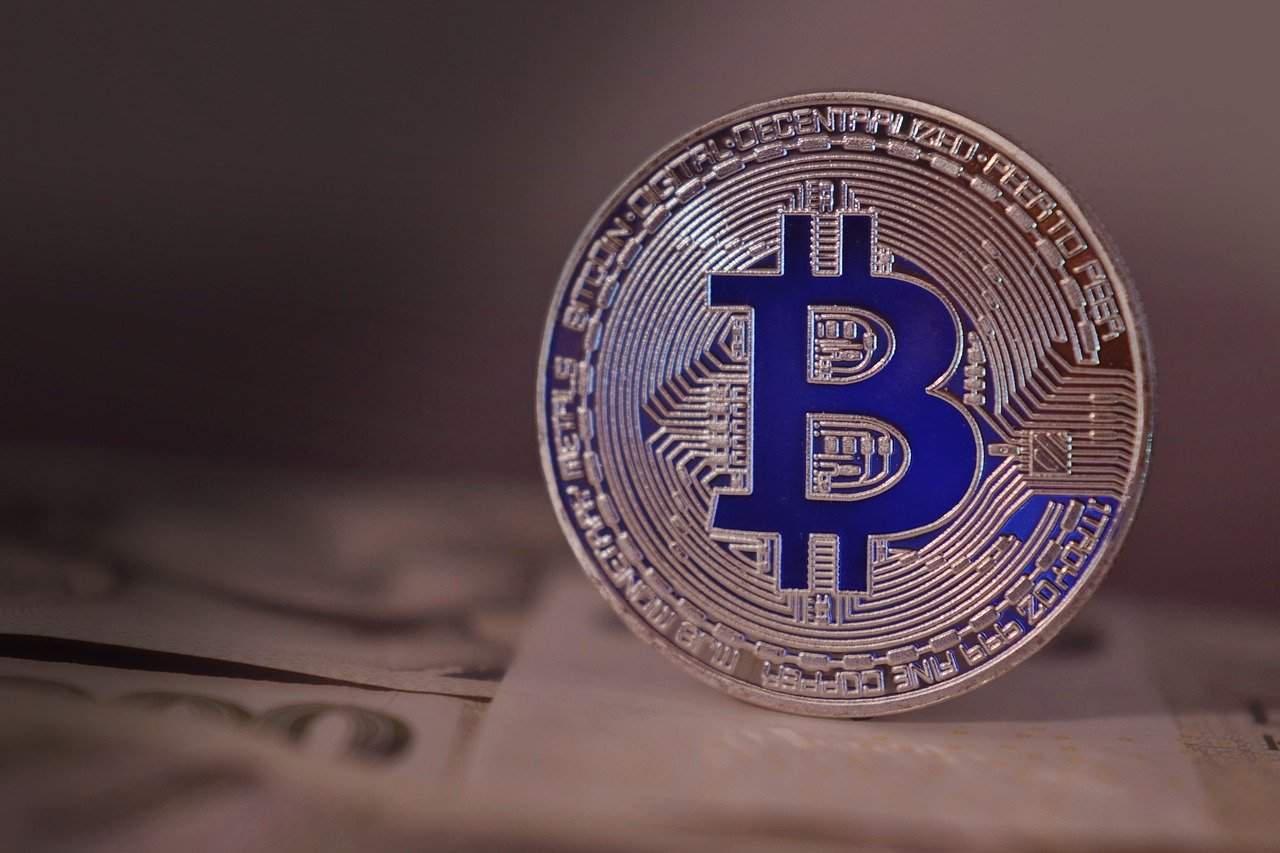 Bitcoin se torna a 6ª maior moeda mundial