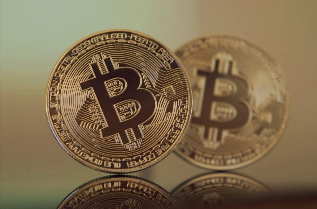 Gráfico do Bitcoin sugere queda de 50% como em março de 2020