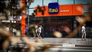 itaú-banco-bitcoin-funcionário-trade-negociação-trading-demite