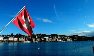 suíça-bitcoin-btc-ethereum-eth-imposto-tributo-zug-suisse-pagamento