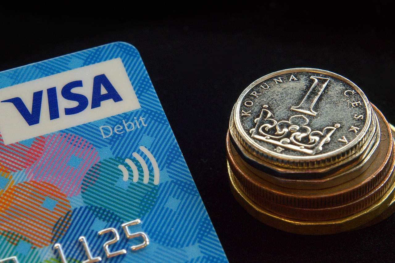 5 Cartões da Visa com recompensa gastar criptomoeda​