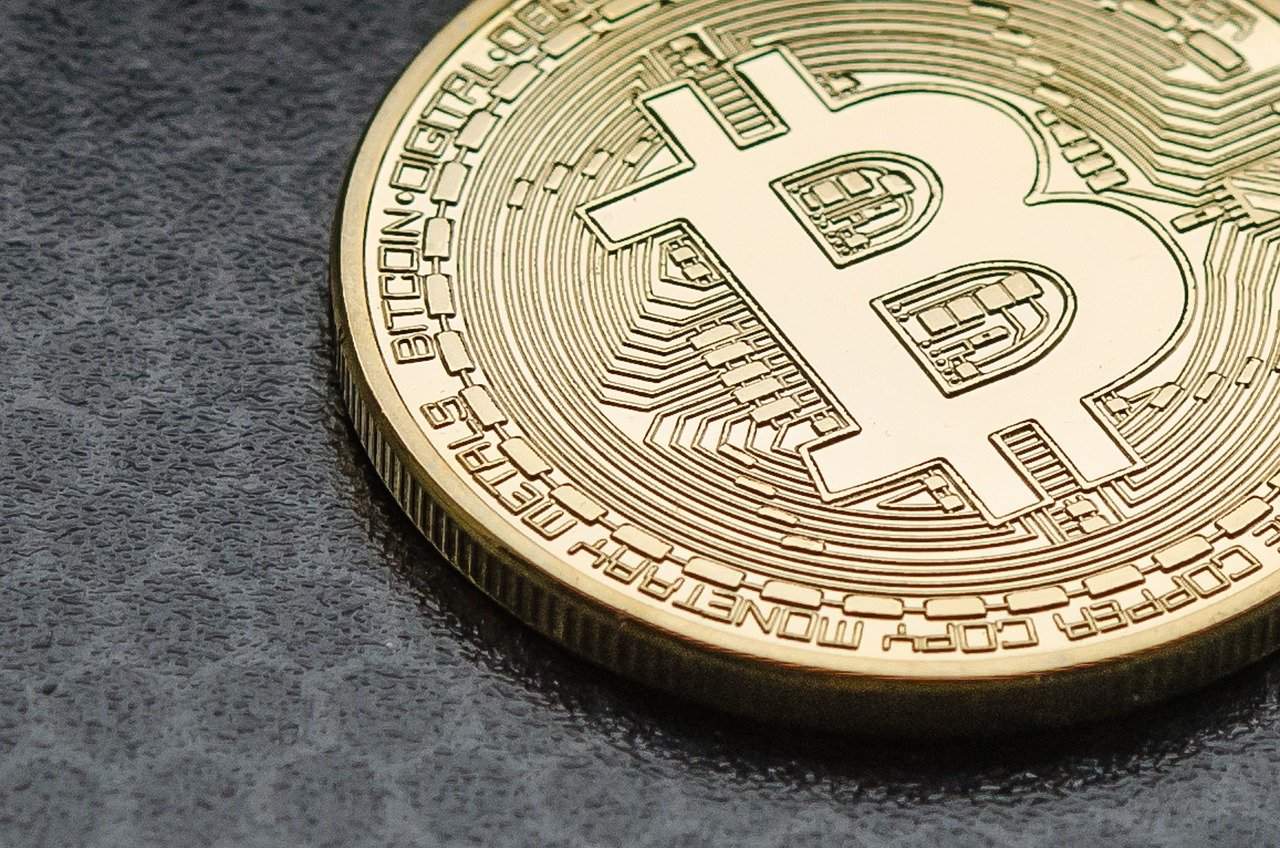 Bitcoin atinge marco histórico de US$25.000 e supera capitalização de mercado Visa