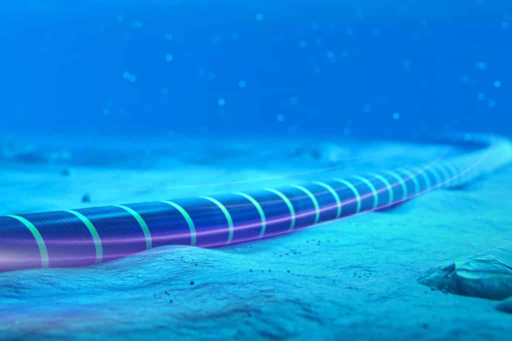 Brasil recebe cabo submarino de internet super veloz conectado à Europa