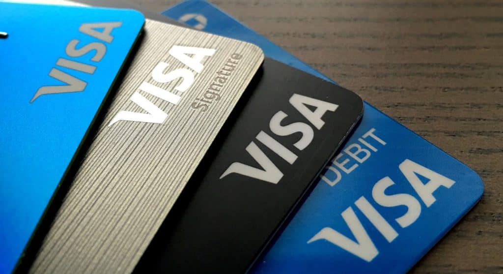 Startup e Visa lançam cartão de crédito com recompensa em bitcoin