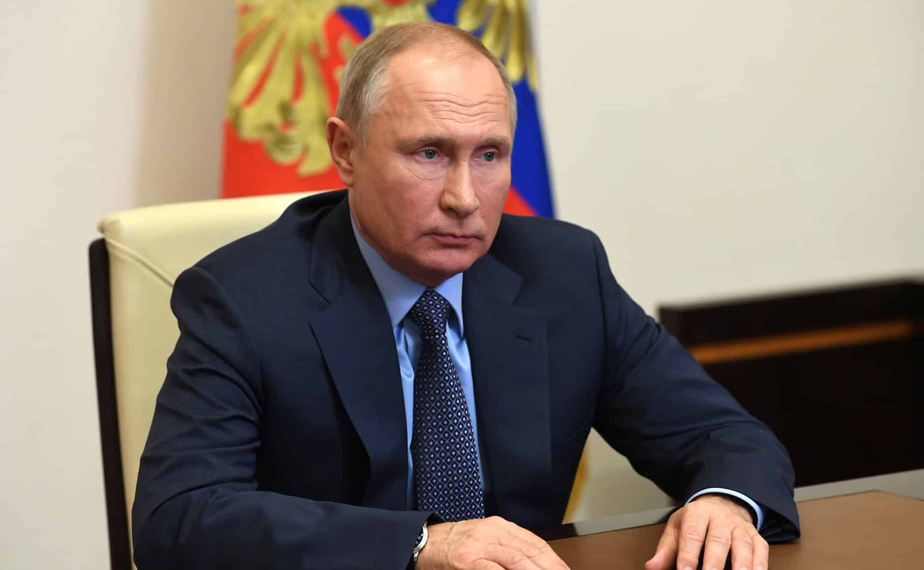 Putin habla de la importancia de descentralizar el sistema financiero
