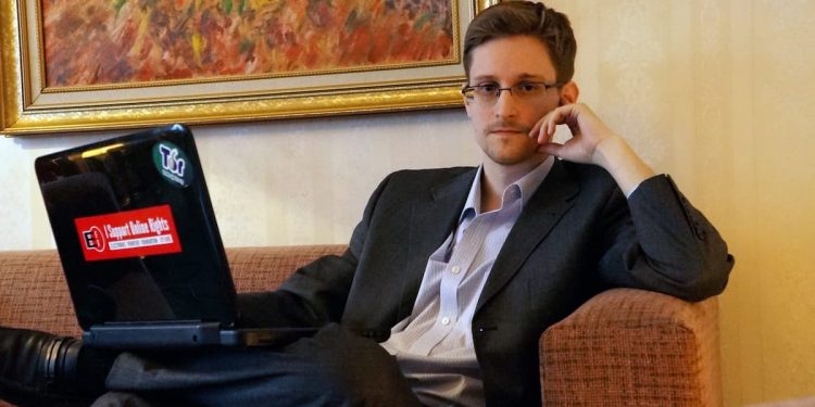 Edward Snowden Não confie na OpenAI