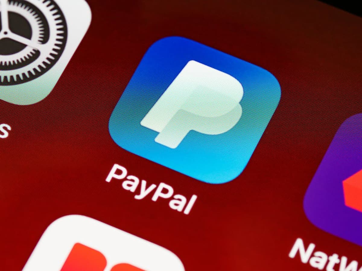 Valor de mercado da stablecoin do PayPal cai 40%