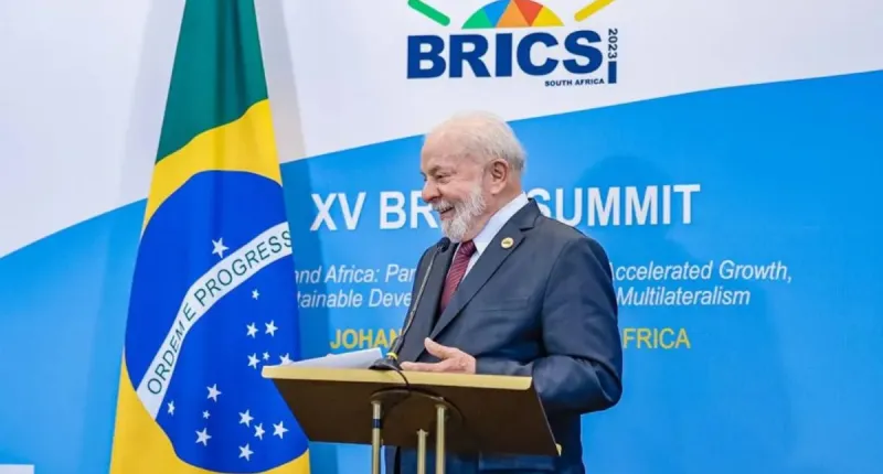 Brasil na presidência do BRICS volta a debater um sistema de pagamentos próprio.