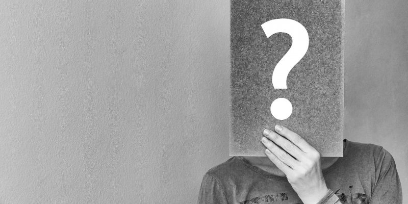 Ponto-interrogacao dúvida qual corretora escolher